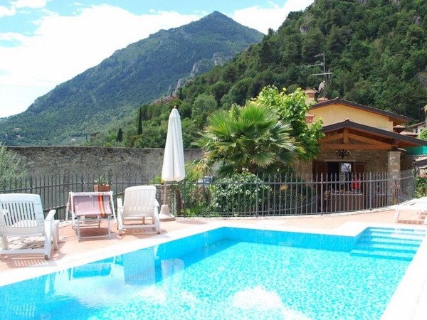 Villa con piscina e bellissima vista-lago a Limone