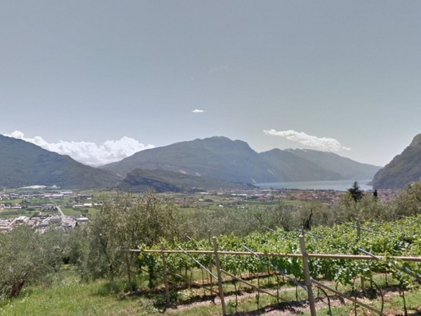 Villa completamente ristrutturata con 2 appartamenti sopra Riva
