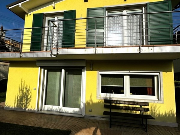Villa con piscina condominiale a Calmasino, tra Bardolino e Lazise