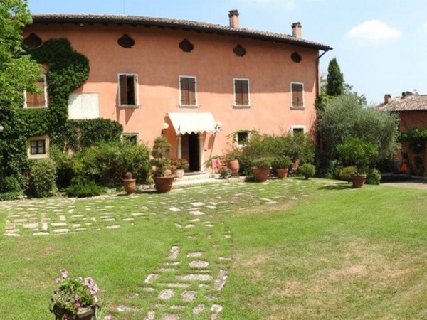 splendida villa signorile con piscina fra le colline del Garda meridionale
