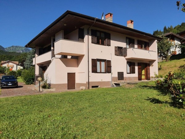 Villa mit 2 Apartments in Molina nähe am Ledrosee