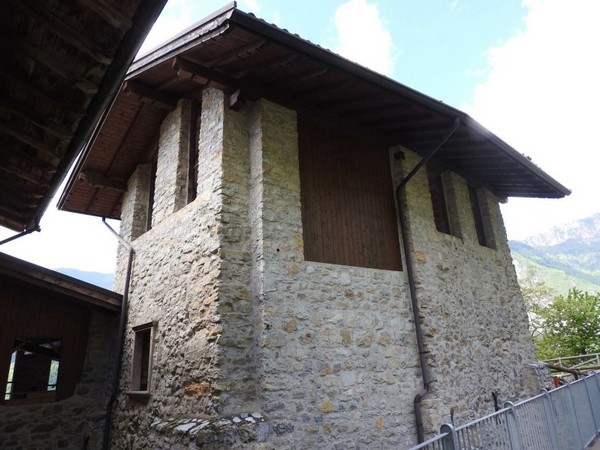 Antica costruzione in pietra al grezzo, con vista-lago a Calvola di Tenno - foto 5