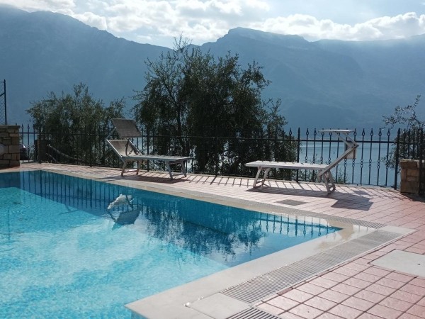 Villa con piscina e bellissima vista-lago a Limone - foto 2